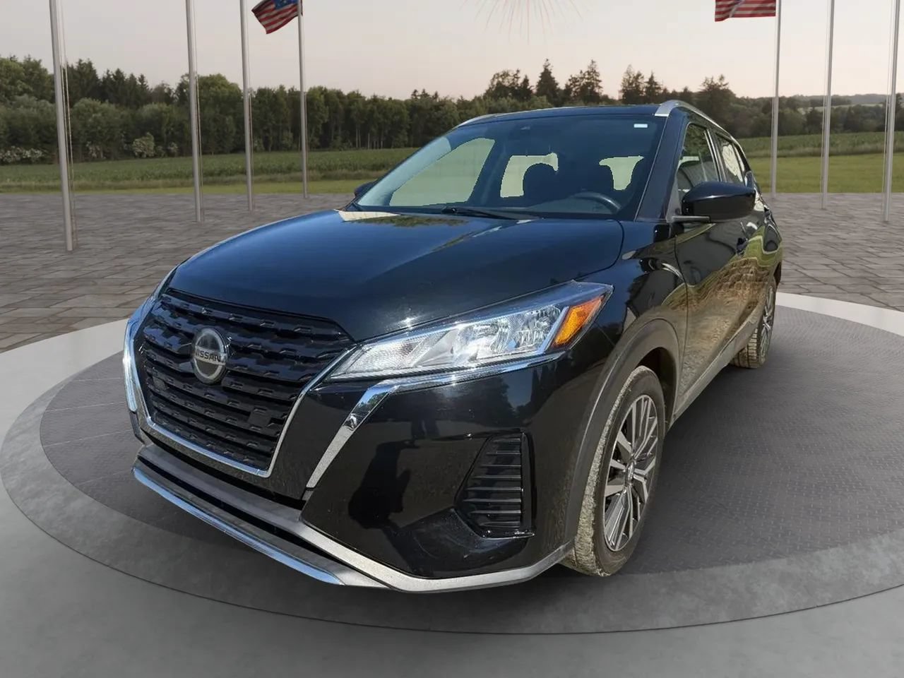 Used 2021 Nissan Kicks SV FWD image 1