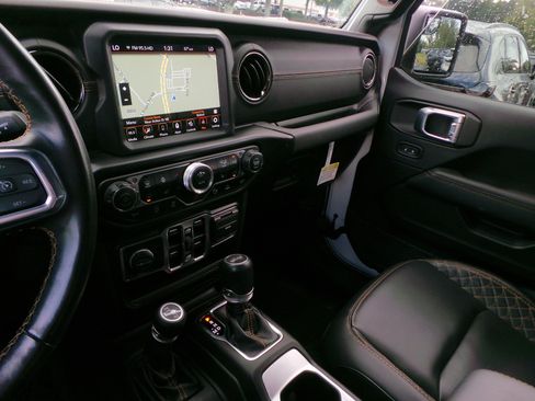 Used 2022 Jeep Wrangler Unlimited Sahara AWD/4WD image 32
