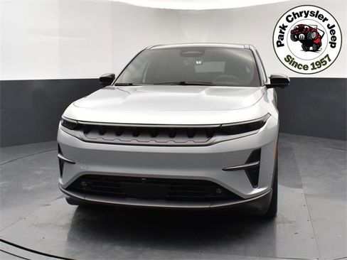 Used 2024 Jeep Wagoneer Launch Edition image 2