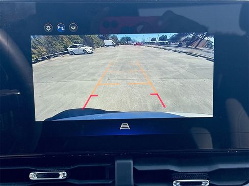 Used 2025 Chevrolet Equinox LT image 14