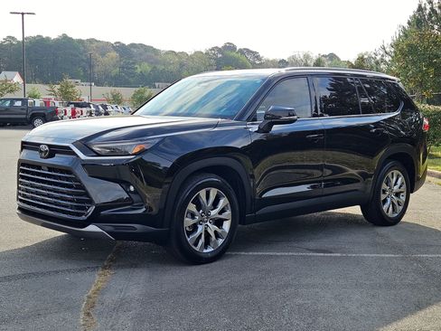 Used 2024 Toyota Grand Highlander Limited image 3