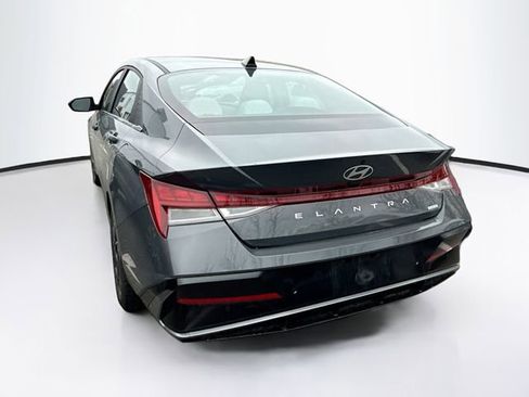 Used 2024 Hyundai Elantra Limited FWD image 9