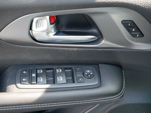 New 2026 Chrysler Pacifica Select image 18