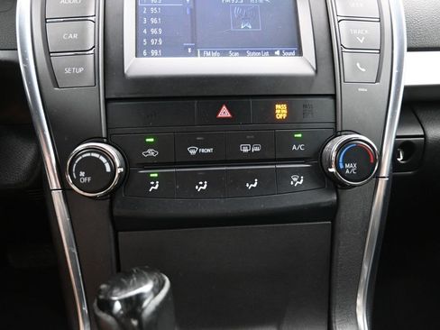 Used 2016 Toyota Camry SE FWD image 17