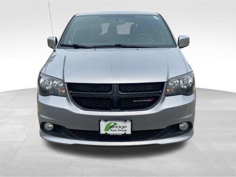Used 2018 Dodge Grand Caravan SE FWD image 2