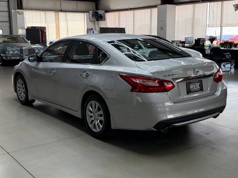 Used 2016 Nissan Altima 2.5 S w/ Power Driver Seat Package FWD image 5