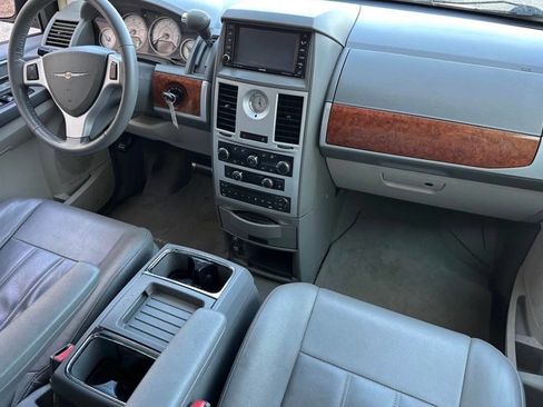 Used 2008 Chrysler Town & Country Touring image 11