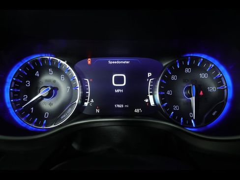 Used 2022 Chrysler Pacifica Touring-L image 25