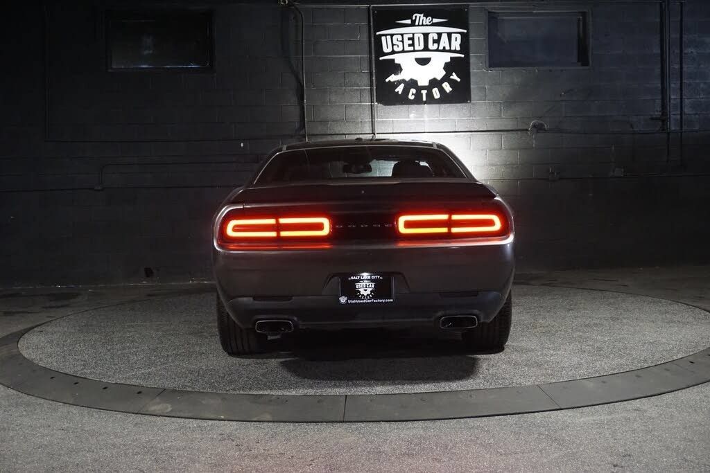 Used 2018 Dodge Challenger R/T w/ Blacktop Package RWD image 9