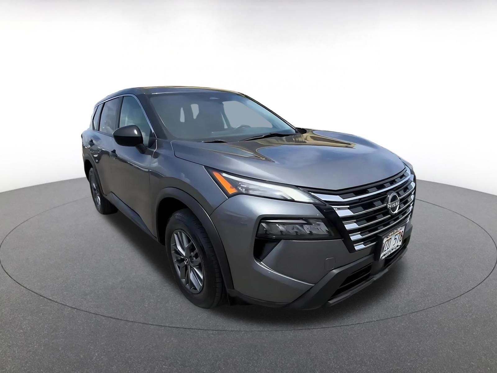 Used 2024 Nissan Rogue S AWD/4WD image 3