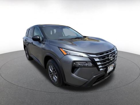 Used 2024 Nissan Rogue S AWD/4WD image 3