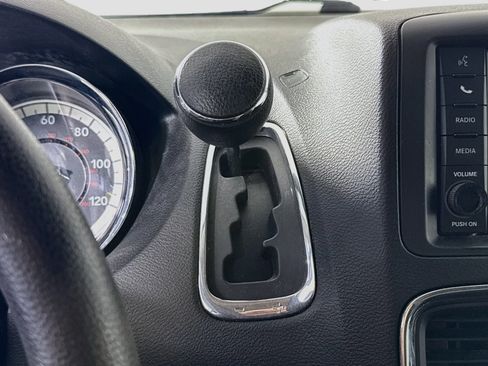 Used 2019 Dodge Grand Caravan SE FWD image 20