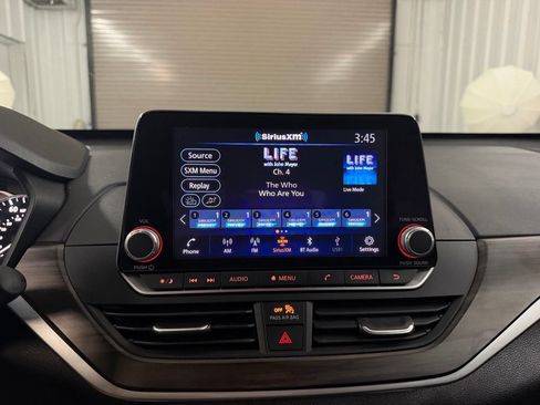 Used 2025 Nissan Altima 2.5 SV FWD image 25