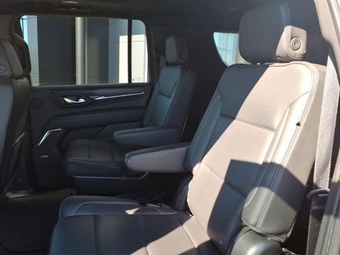 Used 2022 GMC Yukon XL Denali AWD/4WD image 28