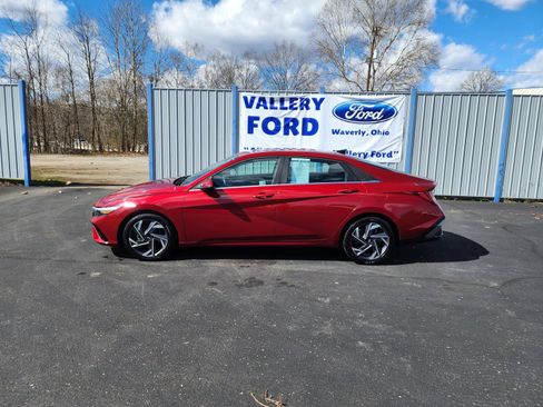Used 2025 Hyundai Elantra Limited FWD image 2