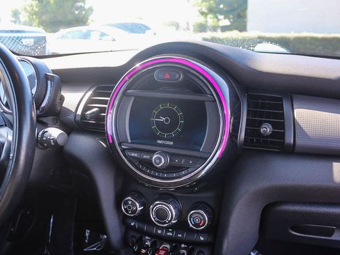 Used 2019 MINI Cooper 2-Door Hardtop w/ Signature Upholstery Package FWD image 16