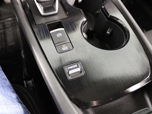 Used 2024 Nissan Rogue S FWD image 16