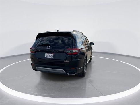Used 2025 Honda Pilot Touring image 13