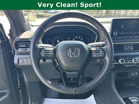 Used 2025 Honda Pilot Sport image 27