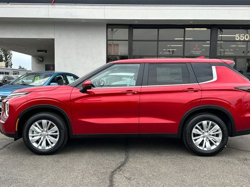 New 2025 Mitsubishi Outlander ES image 8
