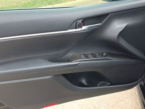 Used 2022 Toyota Camry SE FWD image 10