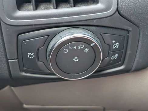 Used 2014 Ford Focus SE FWD image 19