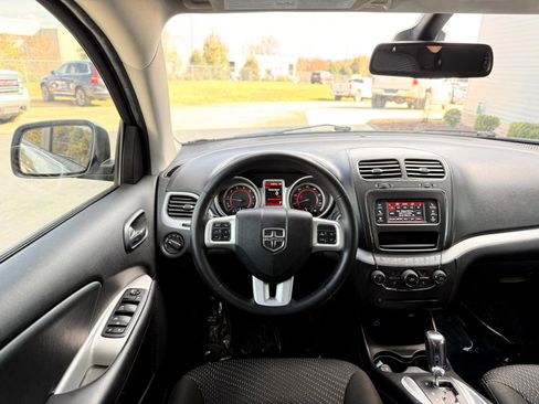 Used 2020 Dodge Journey SE w/ SE Popular Equipment Group image 35