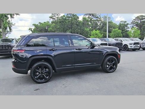 Used 2024 Jeep Grand Cherokee Limited w/ Black Appearance Package AWD/4WD image 37
