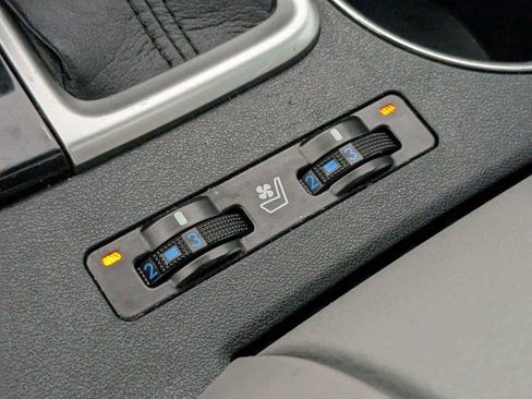 Used 2016 Toyota Highlander Limited FWD image 24