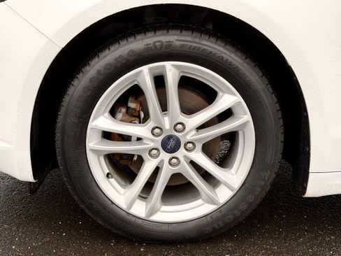 Used 2018 Ford Fusion SE w/ Equipment Group 602A FWD image 2