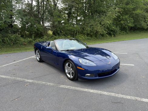 Used 2007 Chevrolet Corvette Convertible w/ Preferred Equipment Group RWD image 3