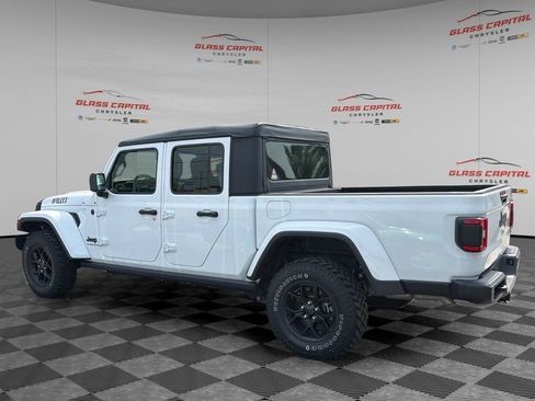 Used 2025 Jeep Gladiator Sport AWD/4WD image 5