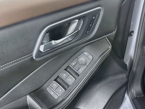 Used 2023 Nissan Rogue Platinum w/ Platinum Premium Package FWD image 18