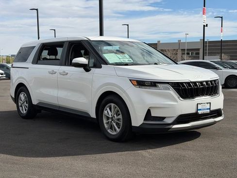 Used 2024 Kia Carnival LX image 9