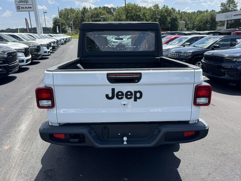 Used 2025 Jeep Gladiator Sport AWD/4WD image 6