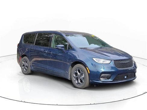 Used 2022 Chrysler Pacifica Touring-L w/ S Appearance Package image 1