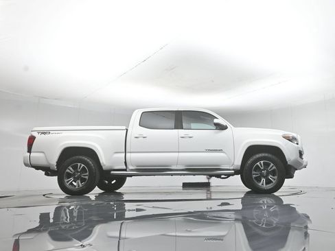 Used 2019 Toyota Tacoma TRD Sport RWD image 49
