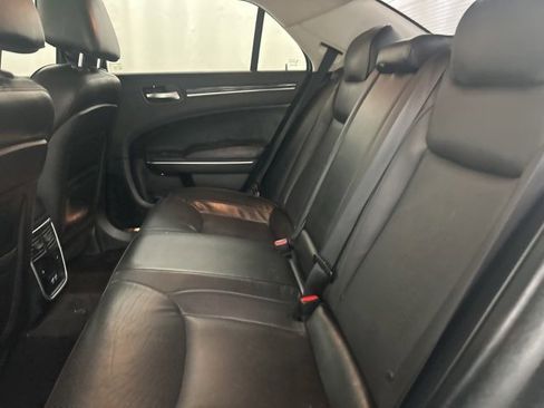 Used 2018 Chrysler 300 Limited w/ Safetytec Plus Group image 27