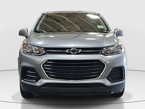 Used 2020 Chevrolet Trax LS w/ Tint and Cruise Package FWD image 2