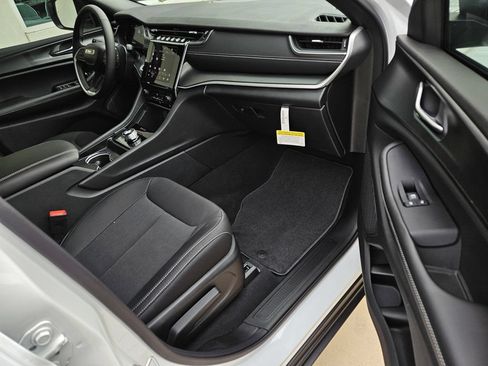 New 2026 Jeep Grand Cherokee L Laredo RWD image 7