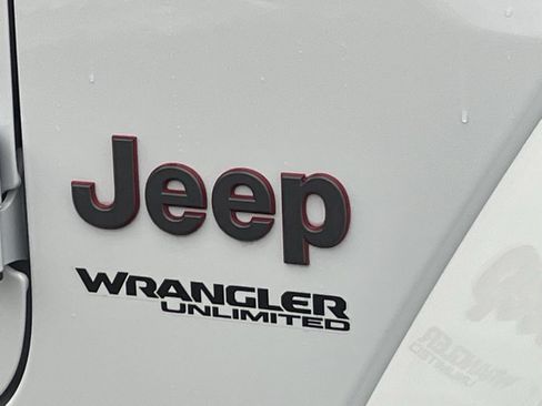 Used 2022 Jeep Wrangler Unlimited Rubicon w/ Cold Weather Group image 11