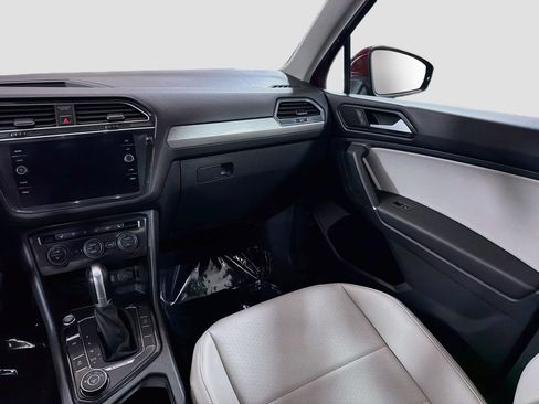 Used 2018 Volkswagen Tiguan SEL AWD/4WD image 25