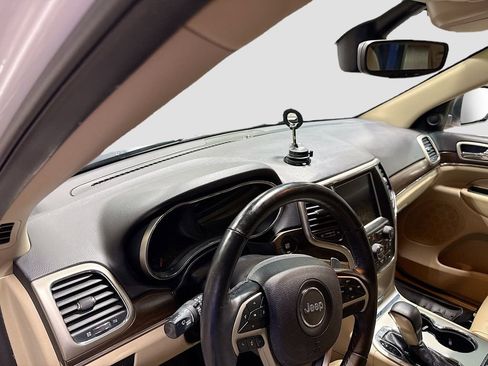 Used 2017 Jeep Grand Cherokee Limited image 9