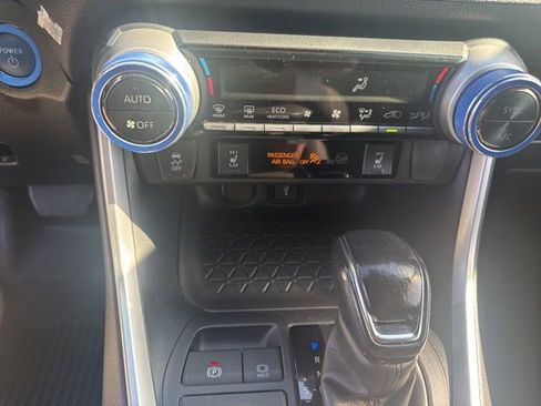 Used 2022 Toyota RAV4 SE w/ Convenience Package AWD/4WD image 19