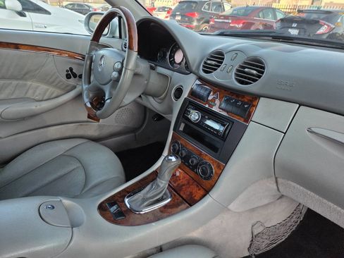 Used 2005 Mercedes-Benz CLK 320 Cabriolet image 13