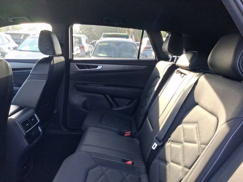 Used 2025 Volkswagen Atlas Cross Sport SE FWD image 8