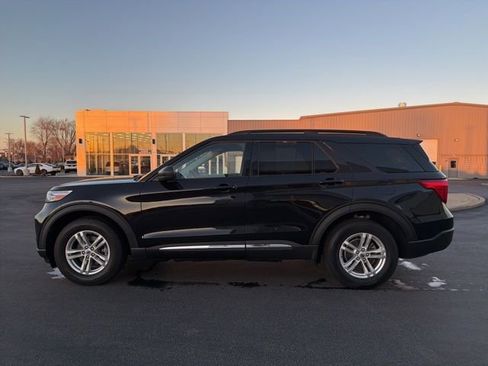 Used 2021 Ford Explorer XLT w/ Equipment Group 202A image 4