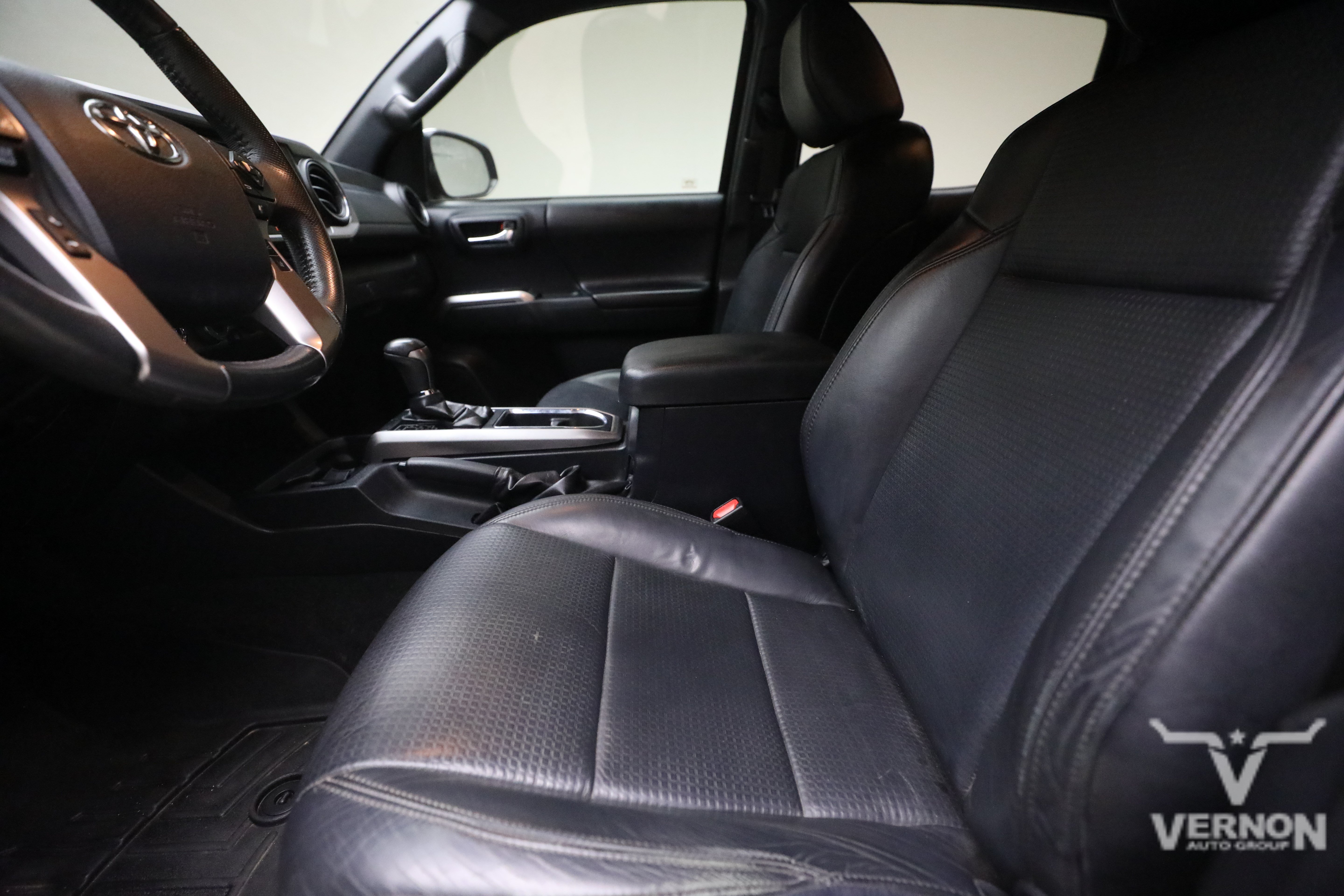Used 2018 Toyota Tacoma Limited AWD/4WD image 10