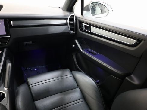 Used 2020 Porsche Cayenne Turbo image 84