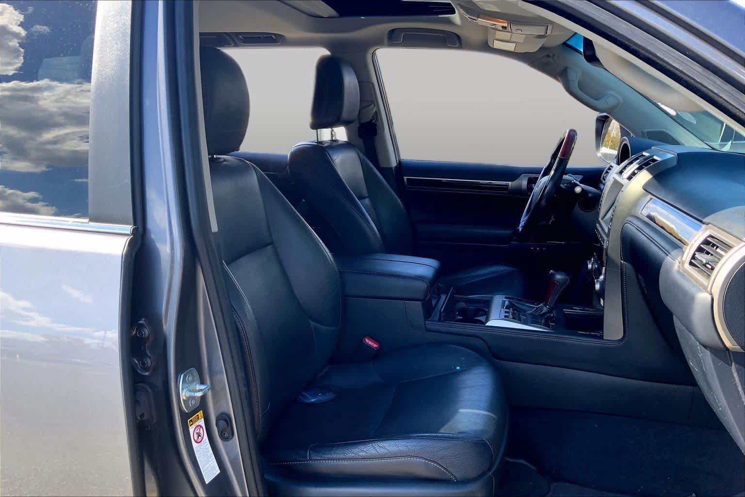 Used 2017 Lexus GX 460 Premium w/ Premium Package AWD/4WD image 9